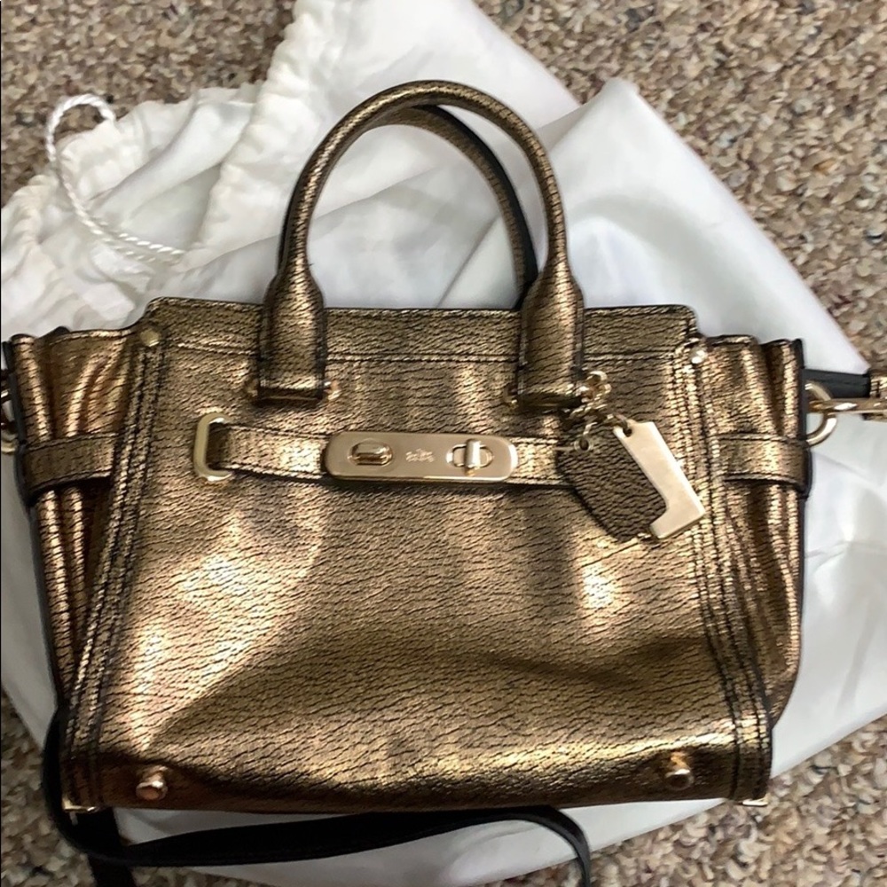 Crossbody coach small swagger purse